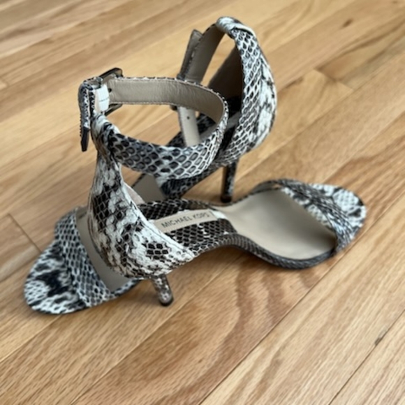 NIB!!🎉HP🥳Michael Kors Collection Natasia Strappy High Heels - Picture 8 of 12